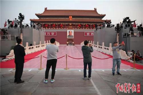 天安门布置基本就绪天安门广场布置基本就绪，迎接即将到来的重要时刻